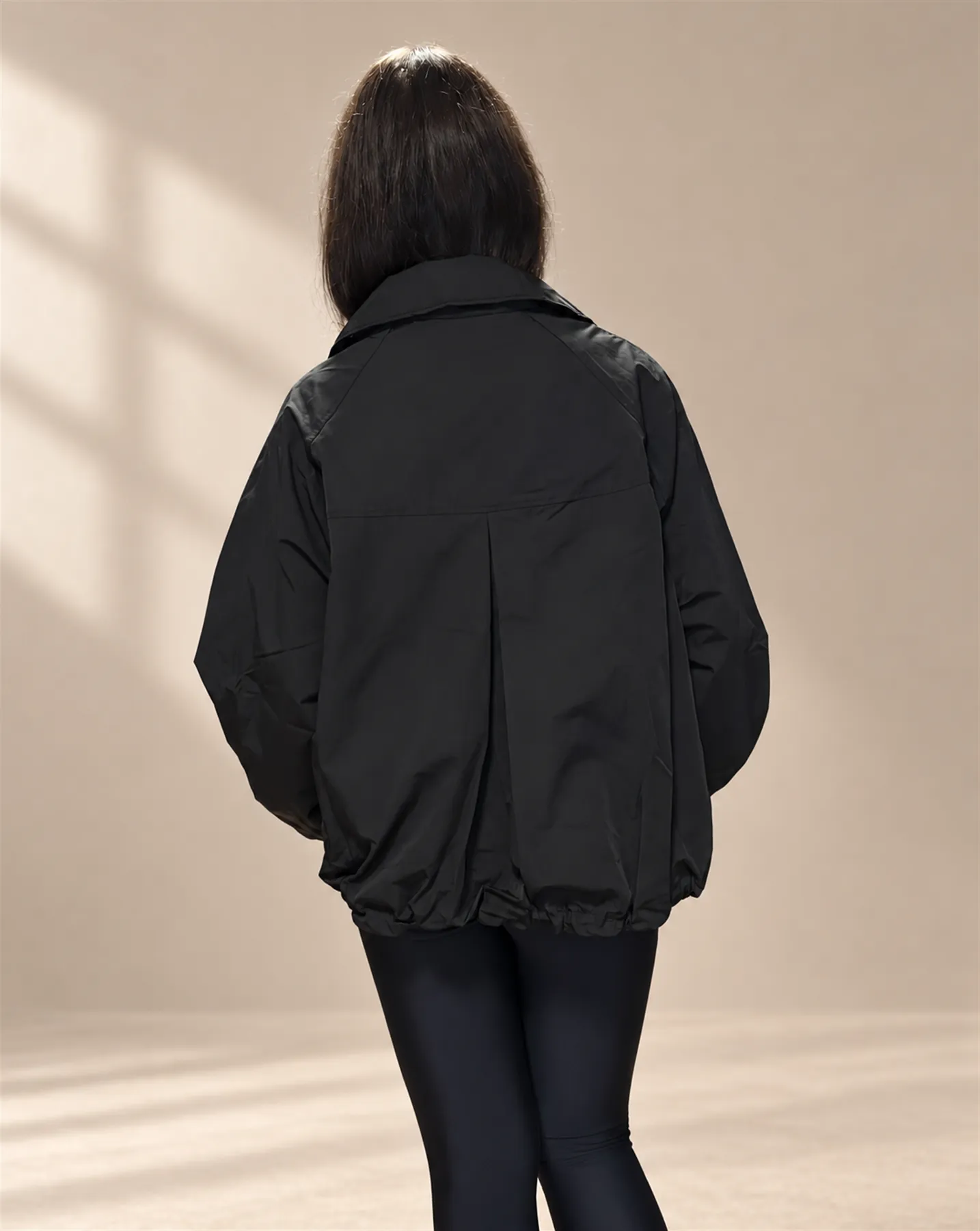 Яке с копчета — черно, гръб